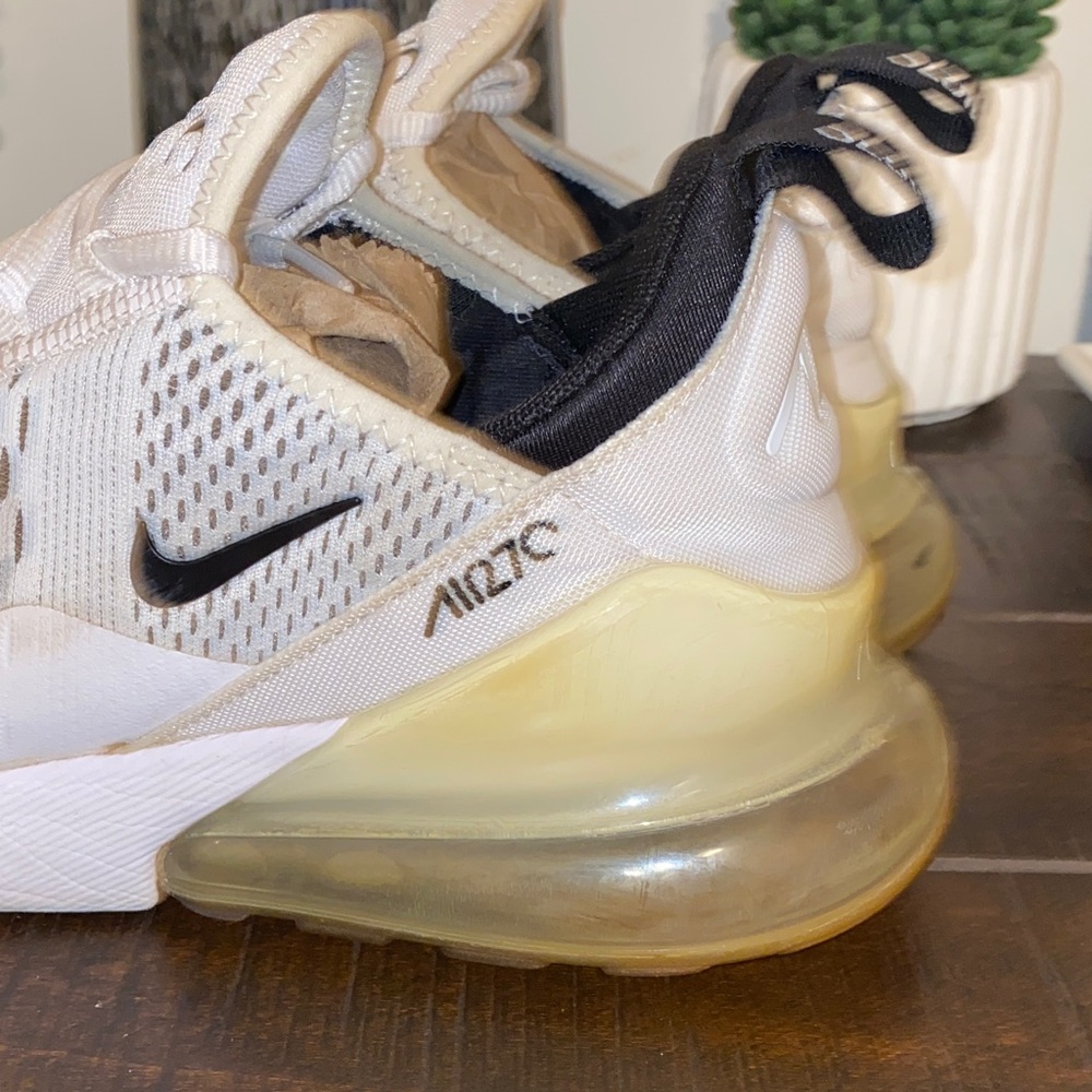 3/$60 Nike Air Max 270 White & Black Sneakers Size 9 - Picture 8 of 16